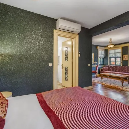 Vibrant Located In Historical Area Surrounded By Nature B&B